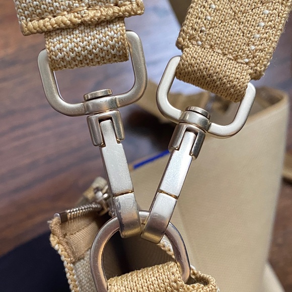 Rothys- The Daily Crossbody- Golden Wheat - Picture 14 of 15